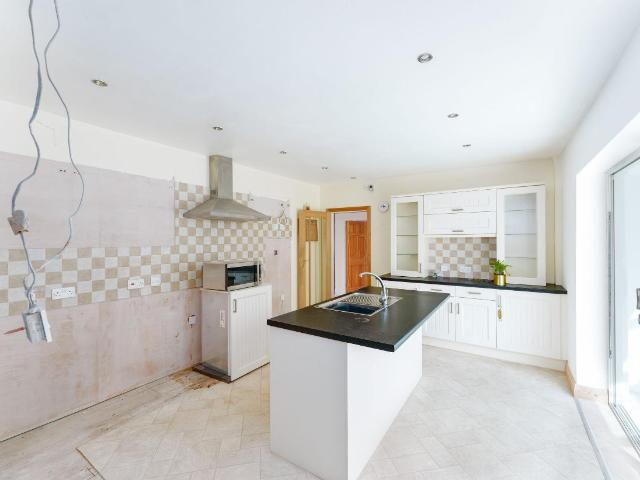2 bed house for sale