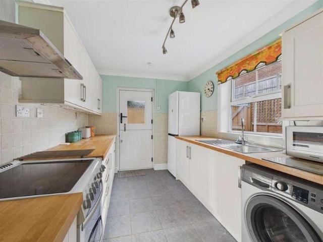2 bed house for sale