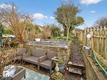 2 bed house for sale