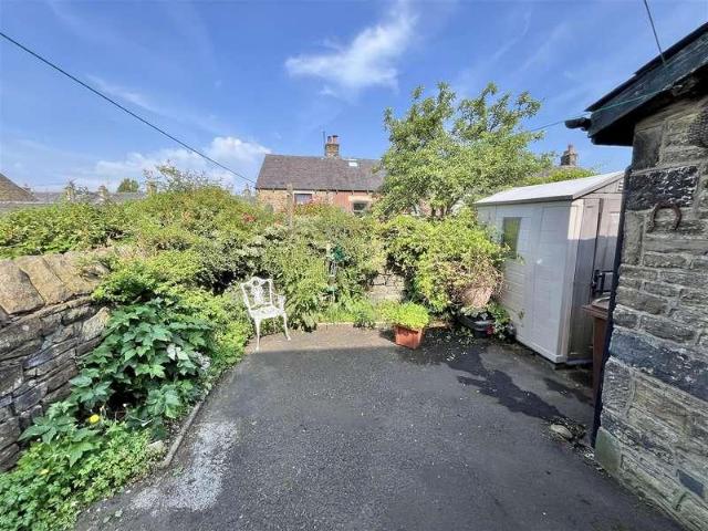 2 bed house for sale