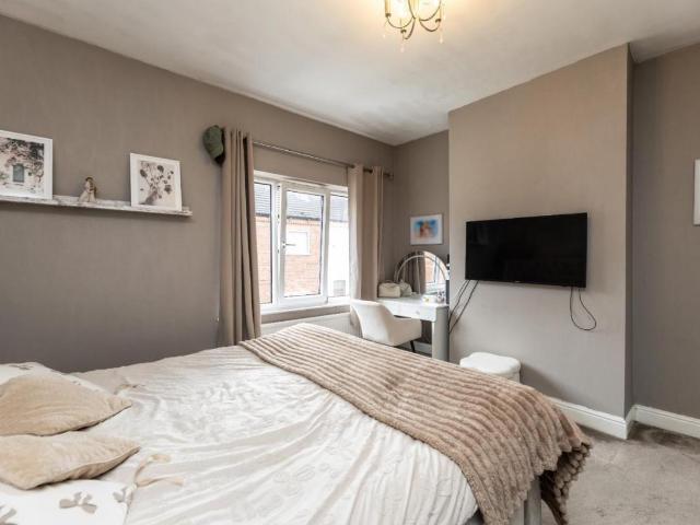 2 bed house for sale