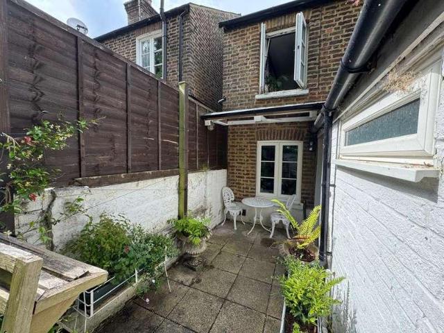 2 bed house for sale