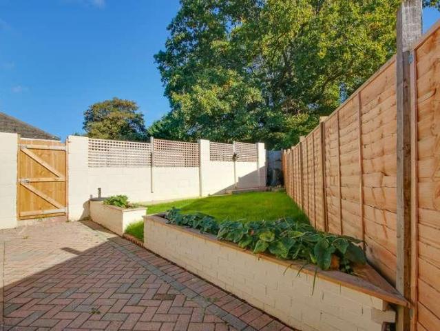 2 bed house for sale