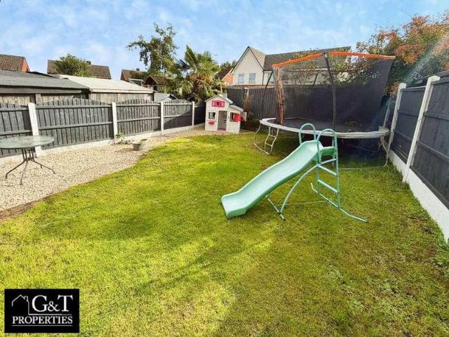 2 bed house for sale