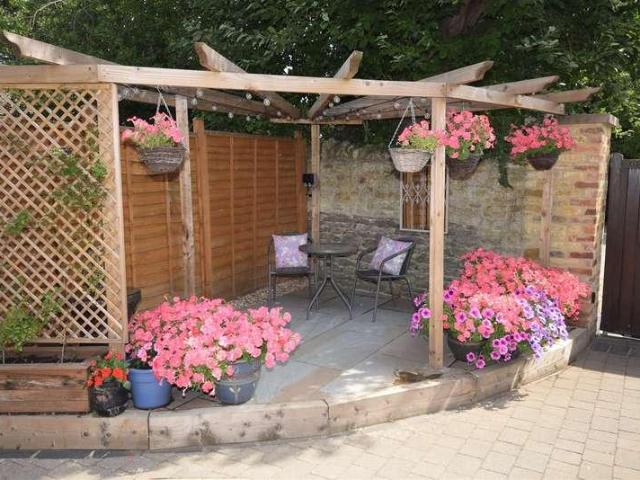 2 bed house for sale
