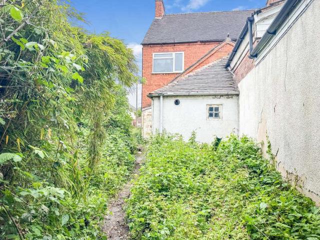 2 bed house for sale