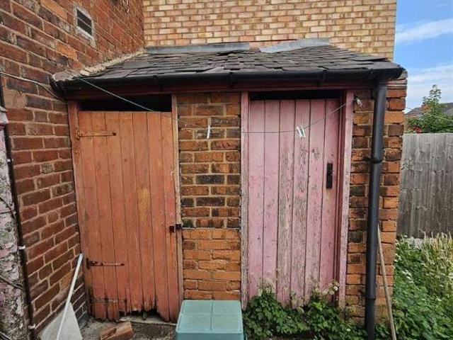 2 bed house for sale