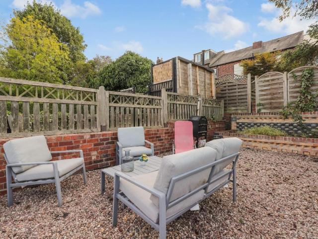 2 bed house for sale
