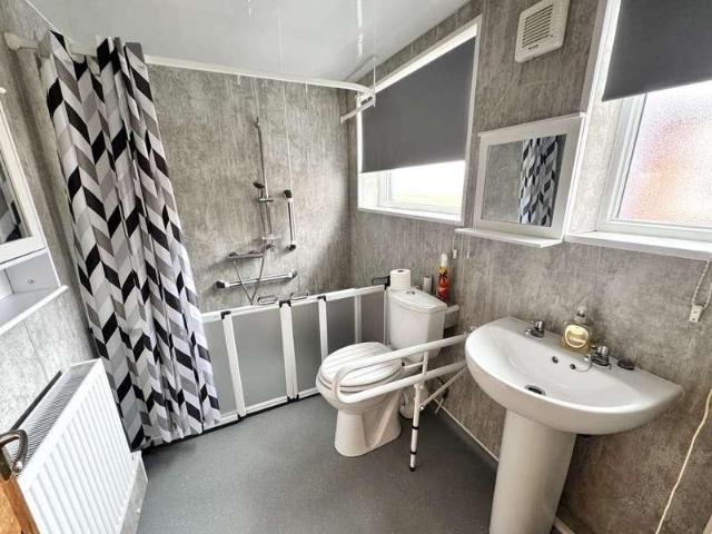 2 bed house for sale