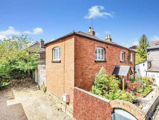 2 bed house for sale