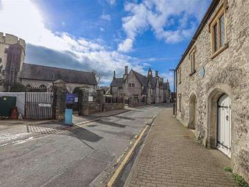2 bed house for sale