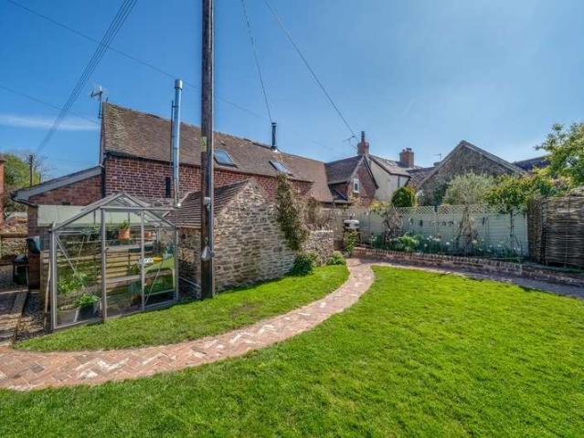 2 bed house for sale