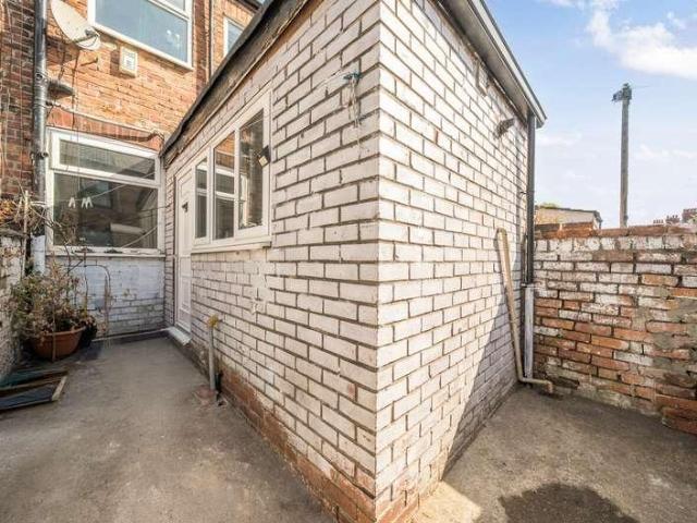 2 bed house for sale