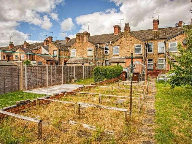 2 bed house for sale