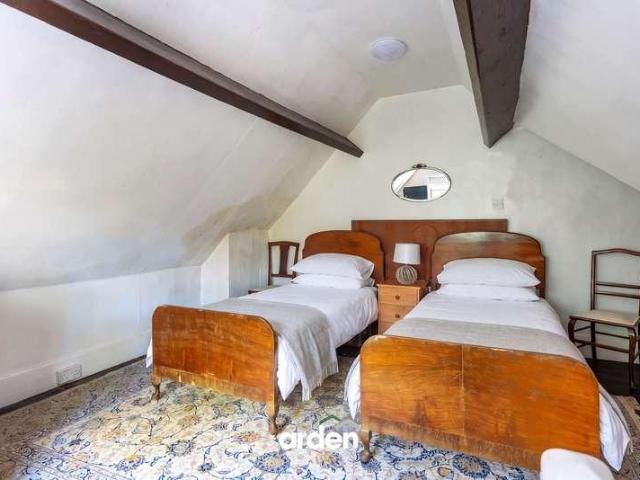 2 bed house for sale