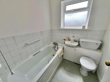2 bed house for sale