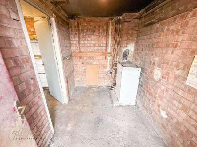 2 bed house for sale