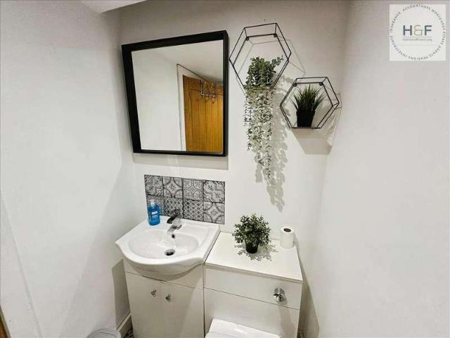 2 bed house for sale