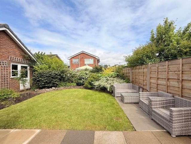 2 bed house for sale