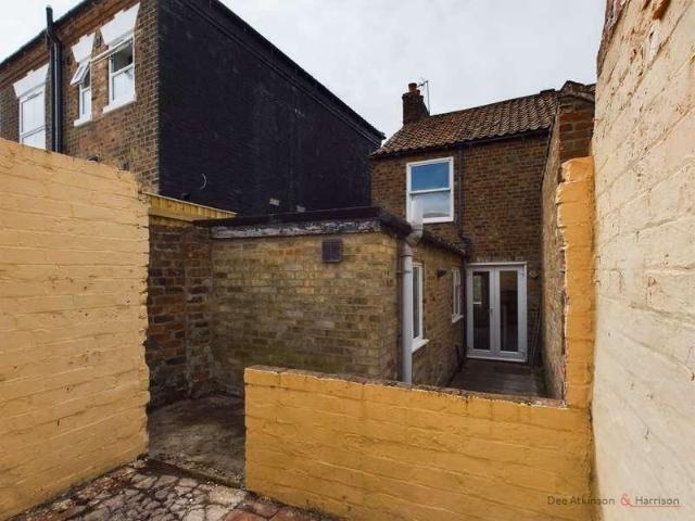 2 bed house for sale