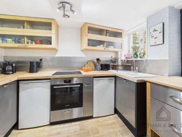 2 bed house for sale