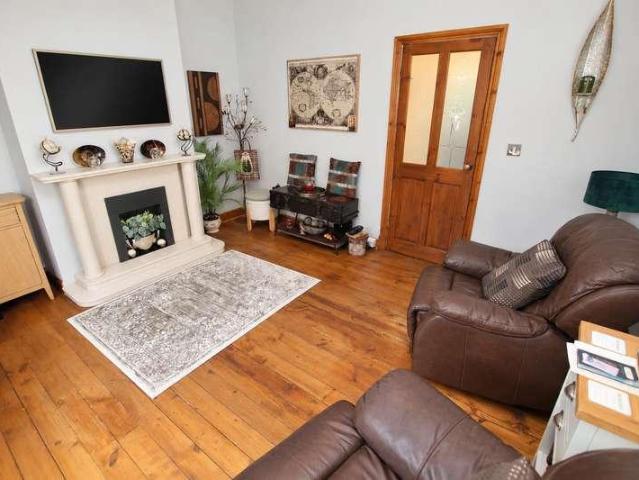 2 bed house for sale