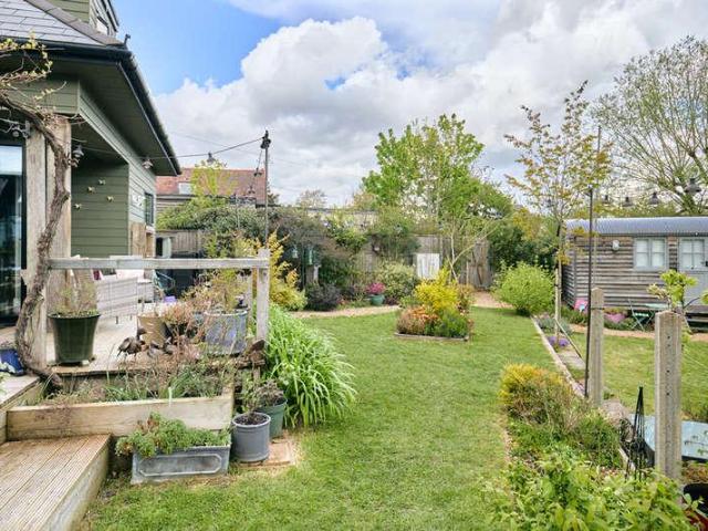 2 bed house for sale
