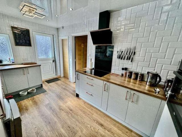2 bed house for sale
