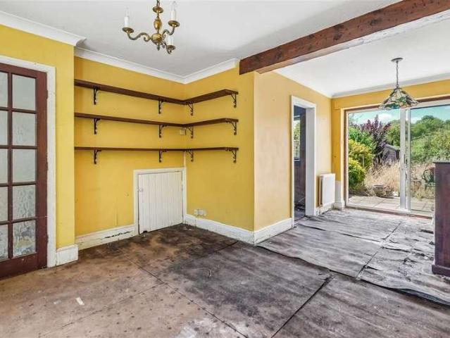 2 bed house for sale