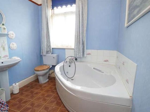 2 bed house for sale
