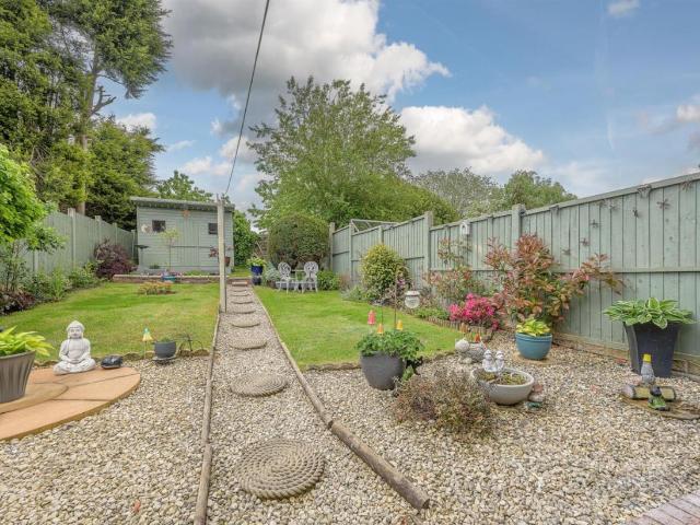 2 bed house for sale