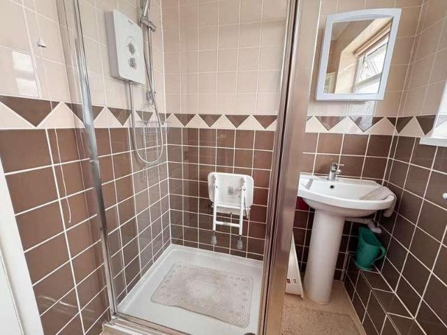 2 bed house for sale