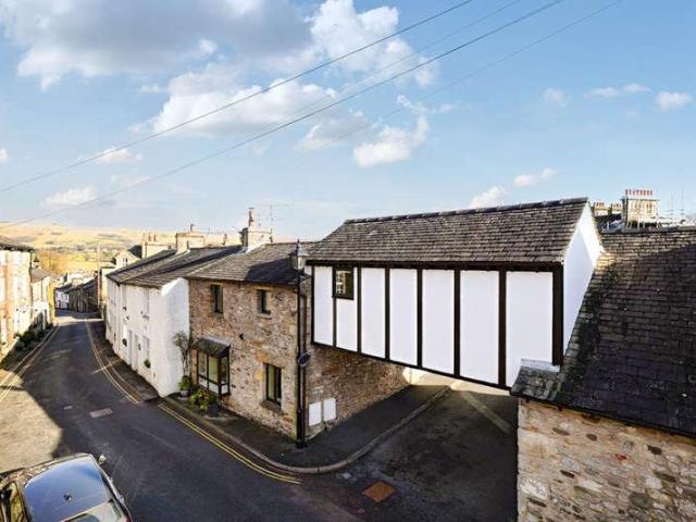 2 bed house for sale