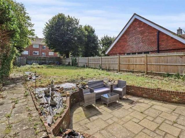 2 bed house for sale