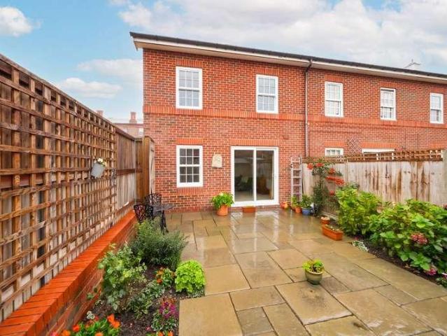 2 bed house for sale