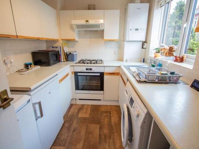 2 bed house for sale