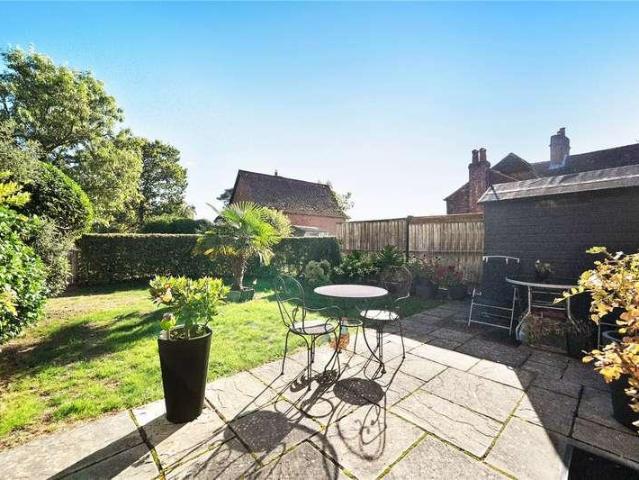 2 bed house for sale