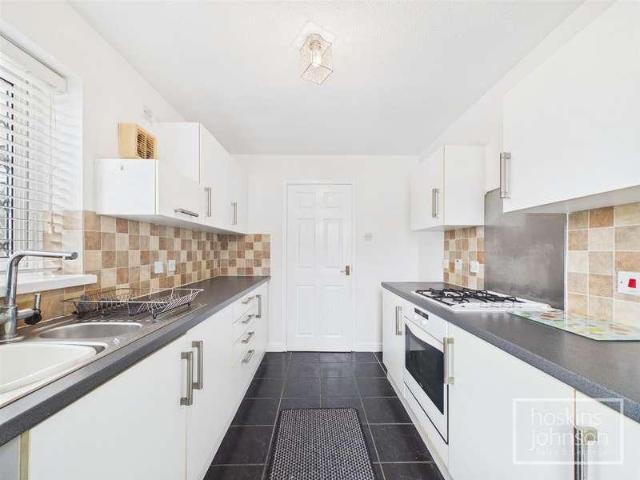 2 bed house for sale