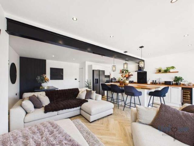 2 bed house for sale