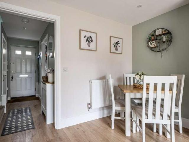 2 bed house for sale