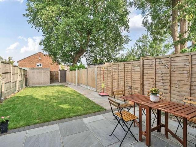 2 bed house for sale