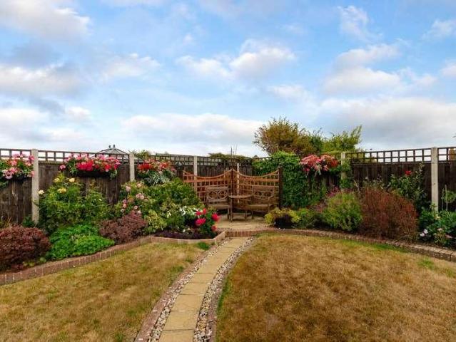 2 bed house for sale