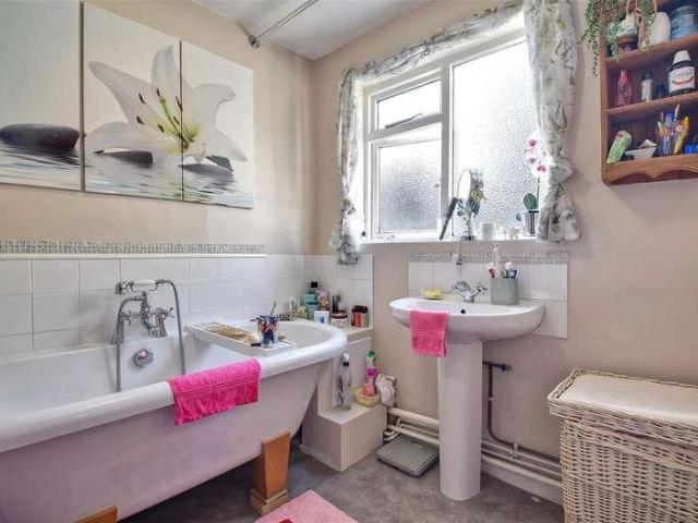 2 bed house for sale