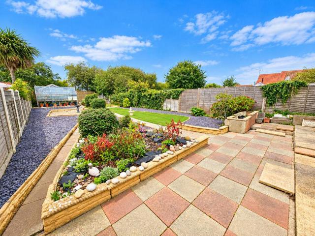 2 bed house for sale