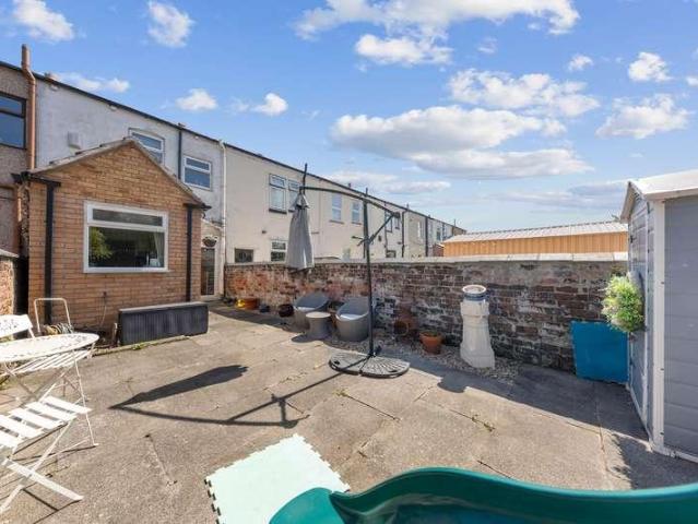 2 bed house for sale