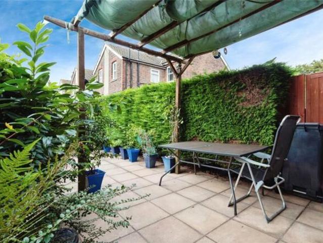 2 bed house for sale