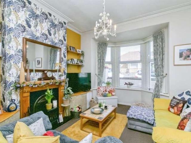 2 bed house for sale