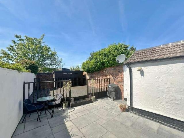 2 bed house for sale