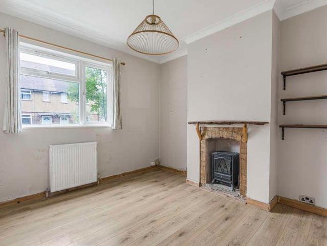 2 bed house for sale