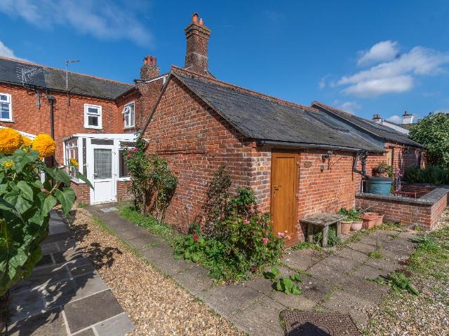 2 bed house for sale